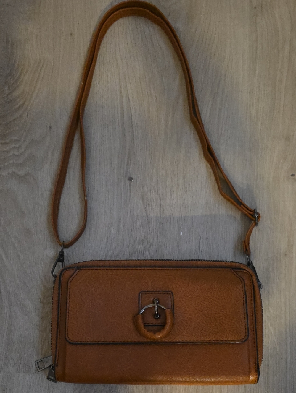 Bi-Fold Crossbody Wallet Bag